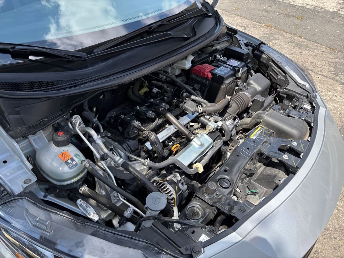 2025 Nissan Versa - Image 29