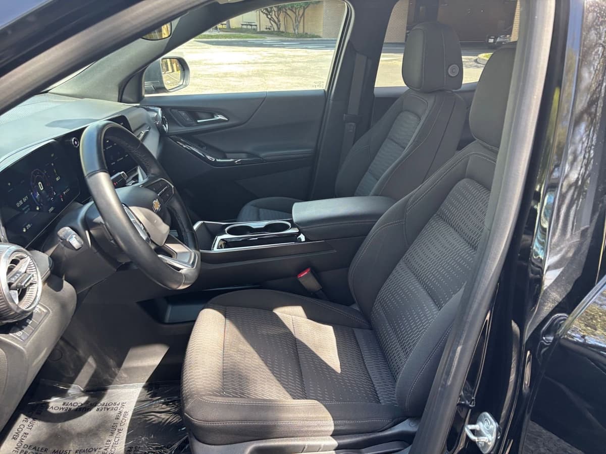 2025 Chevrolet Equinox - Image 31