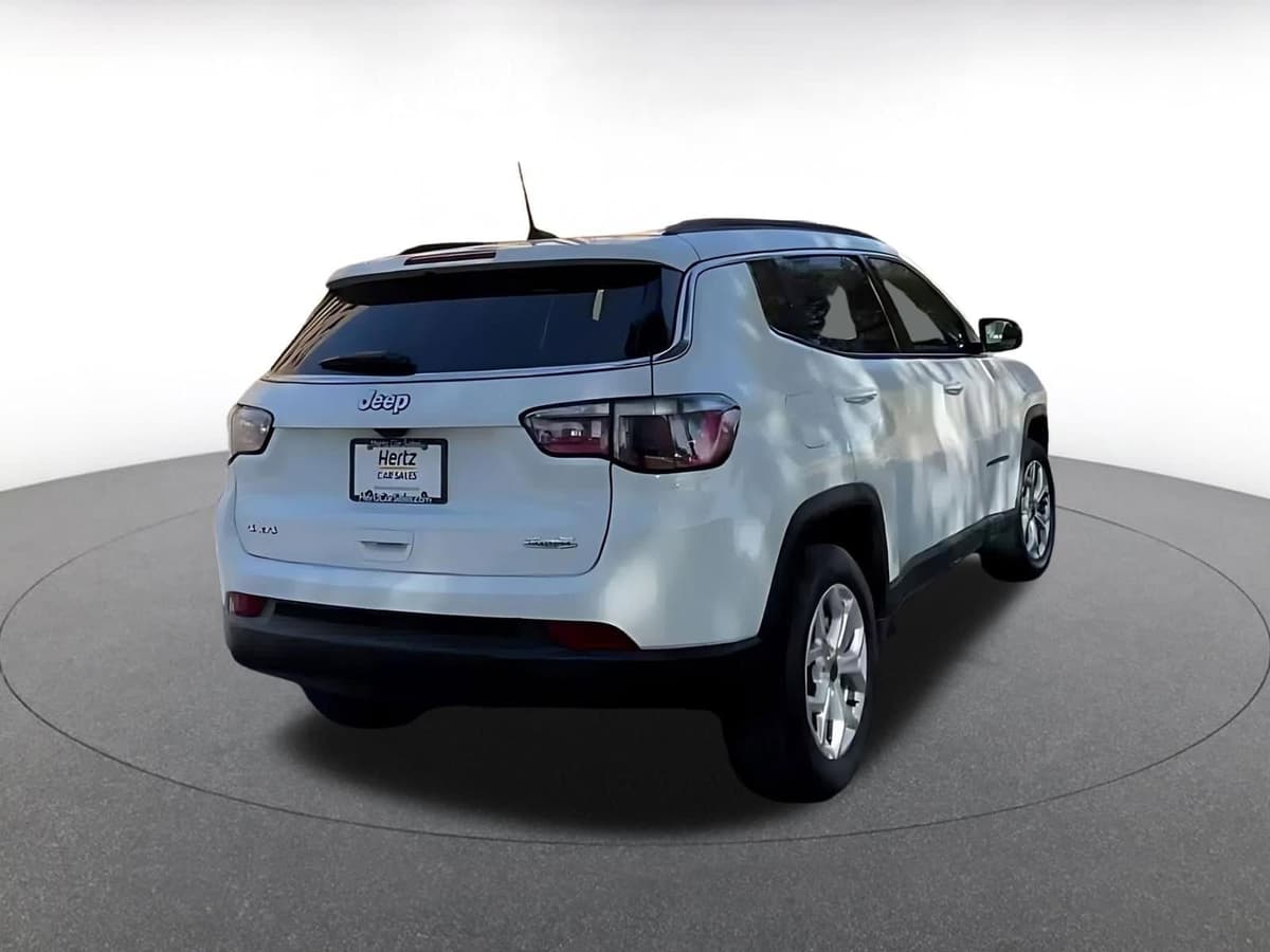 2025 Jeep Compass - Image 13