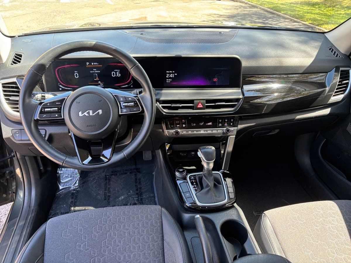 2025 Kia Seltos - Image 28