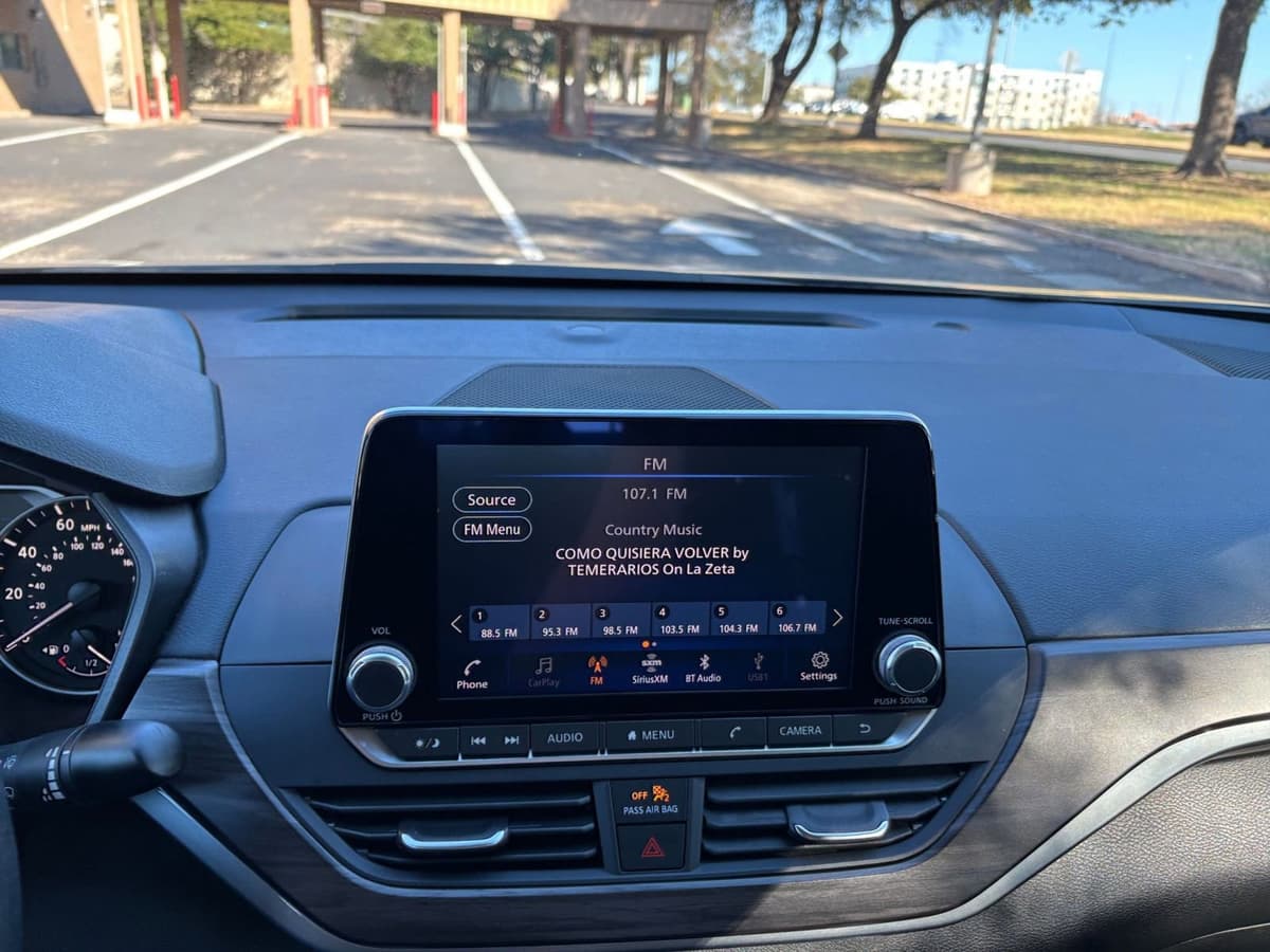 2025 Nissan Altima - Image 17