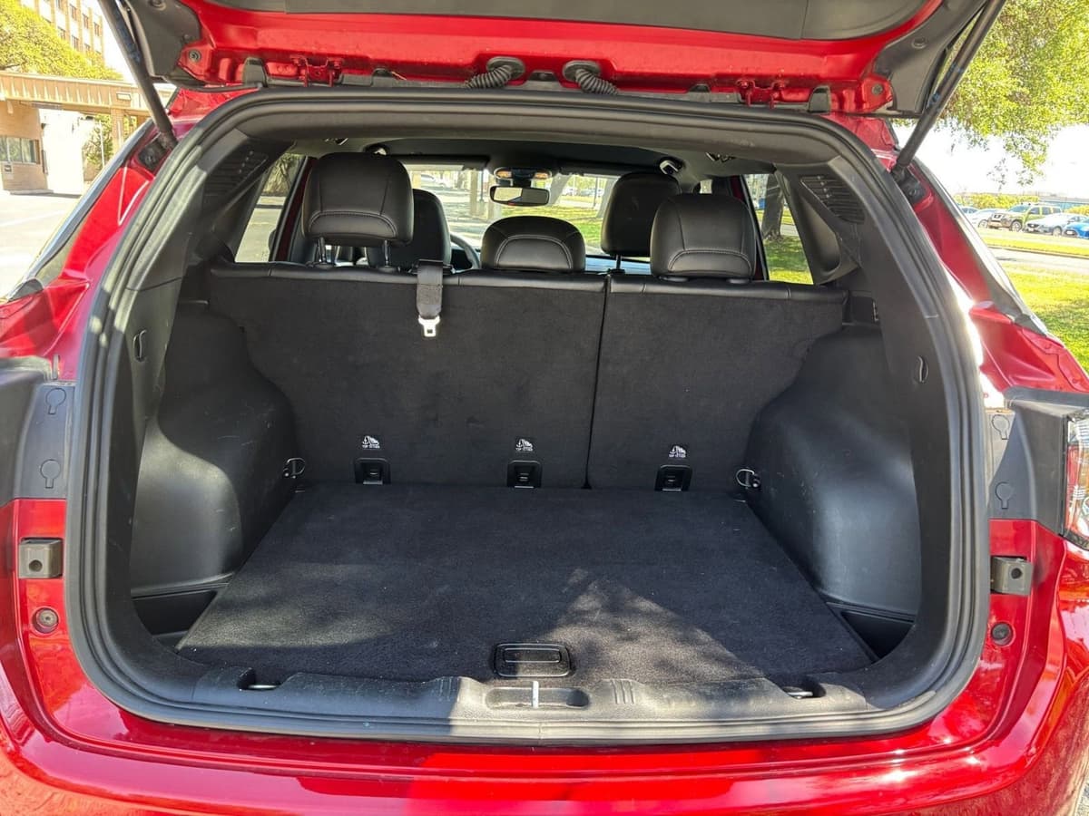 2025 Jeep Compass - Image 26