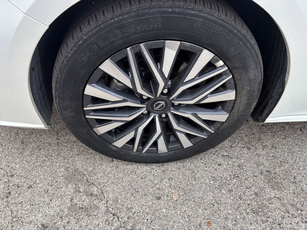 2025 Nissan Altima - Image 25