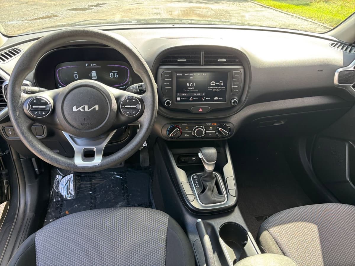 2025 Kia Sportage - Image 30