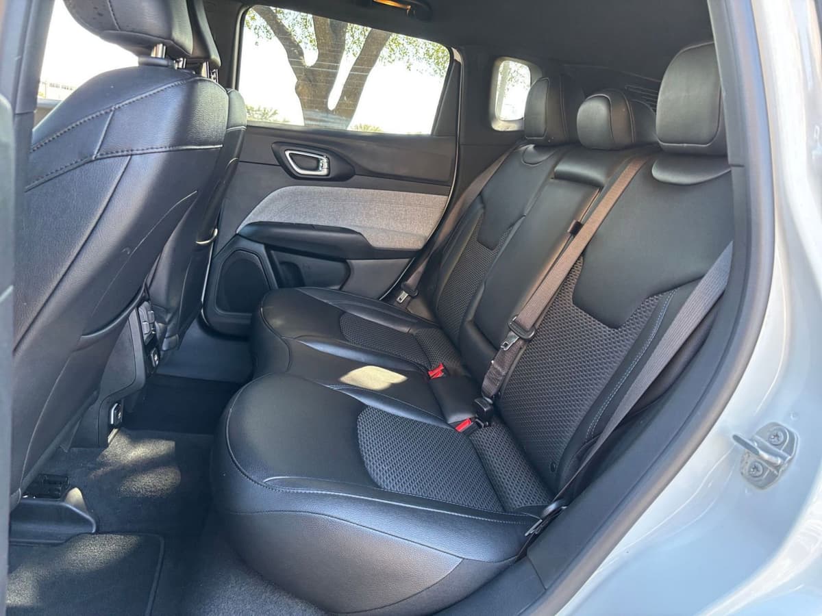 2025 Jeep Compass - Image 21