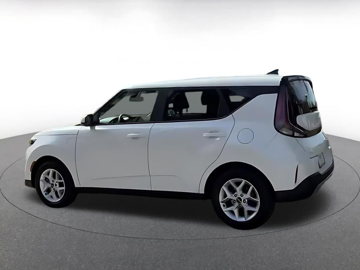 2025 Kia Soul - Image 10