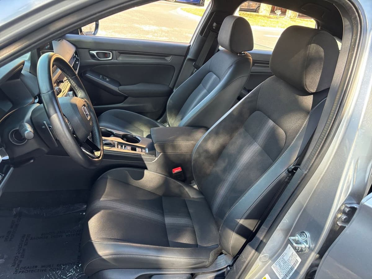 2025 Honda Civic - Image 31