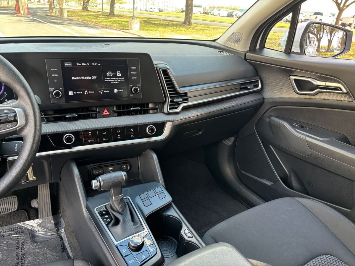 2025 Kia Sportage - Image 30