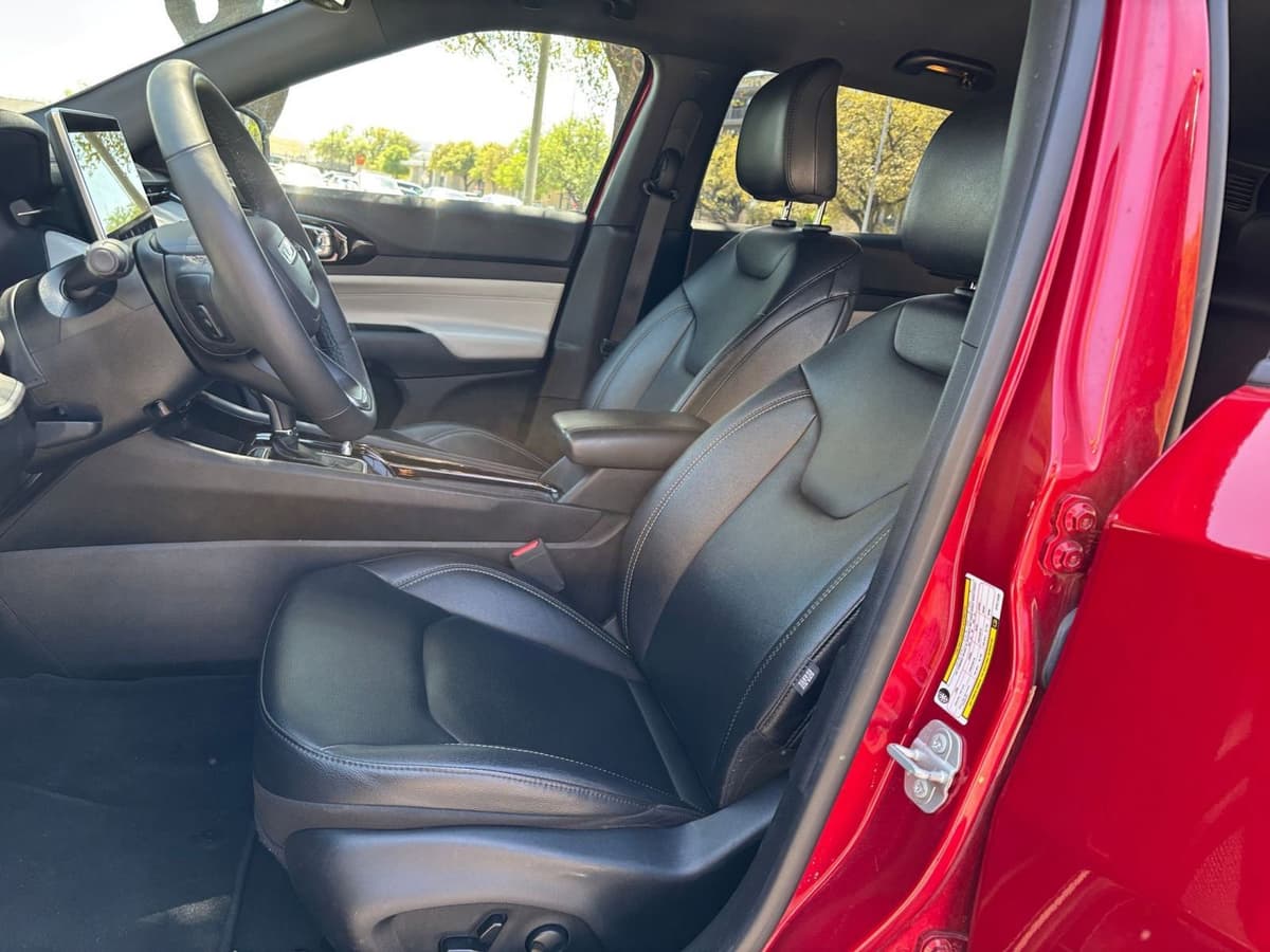 2025 Jeep Compass - Image 22