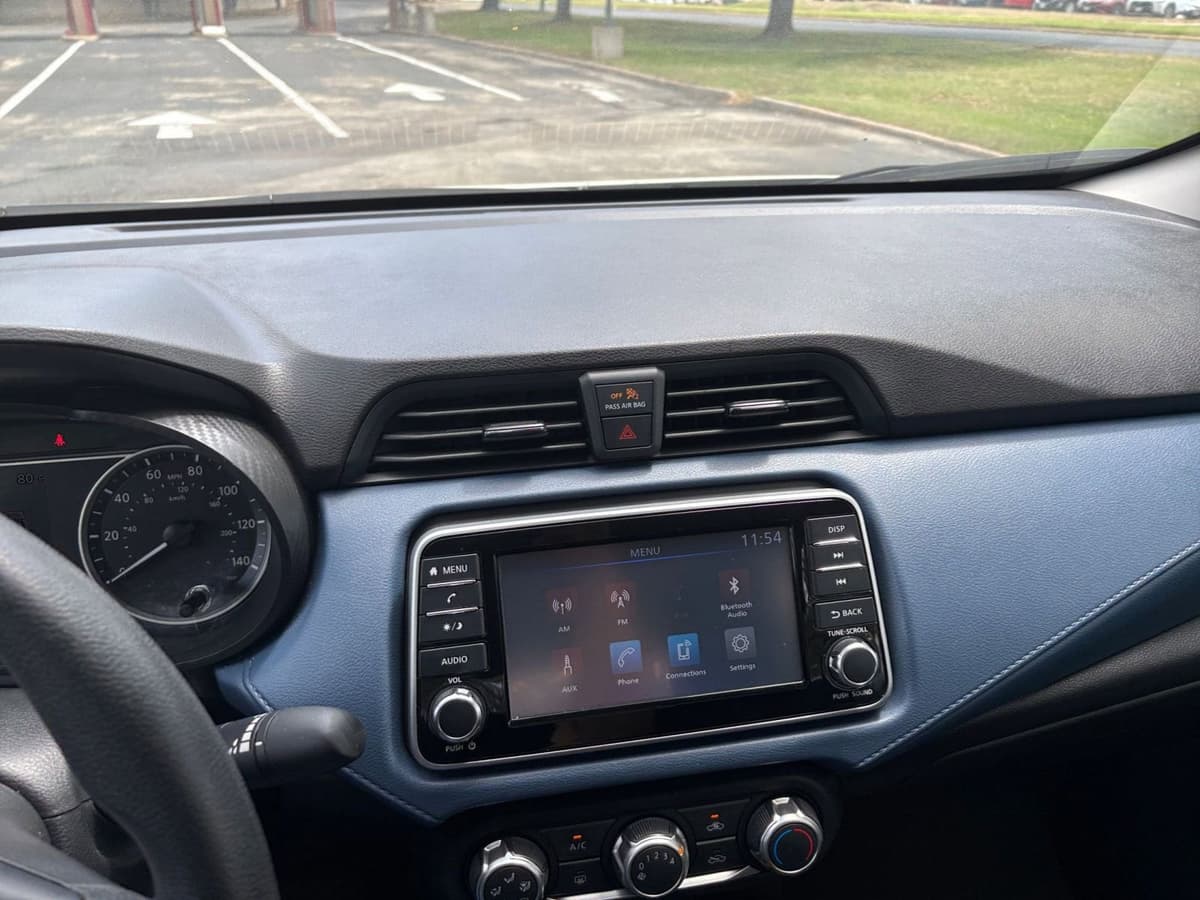 2025 Nissan Versa - Image 17