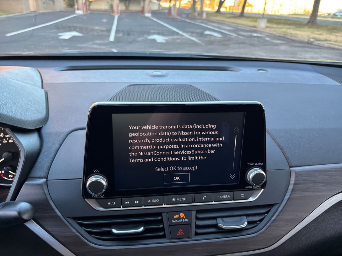 2025 Nissan Altima - Image 17