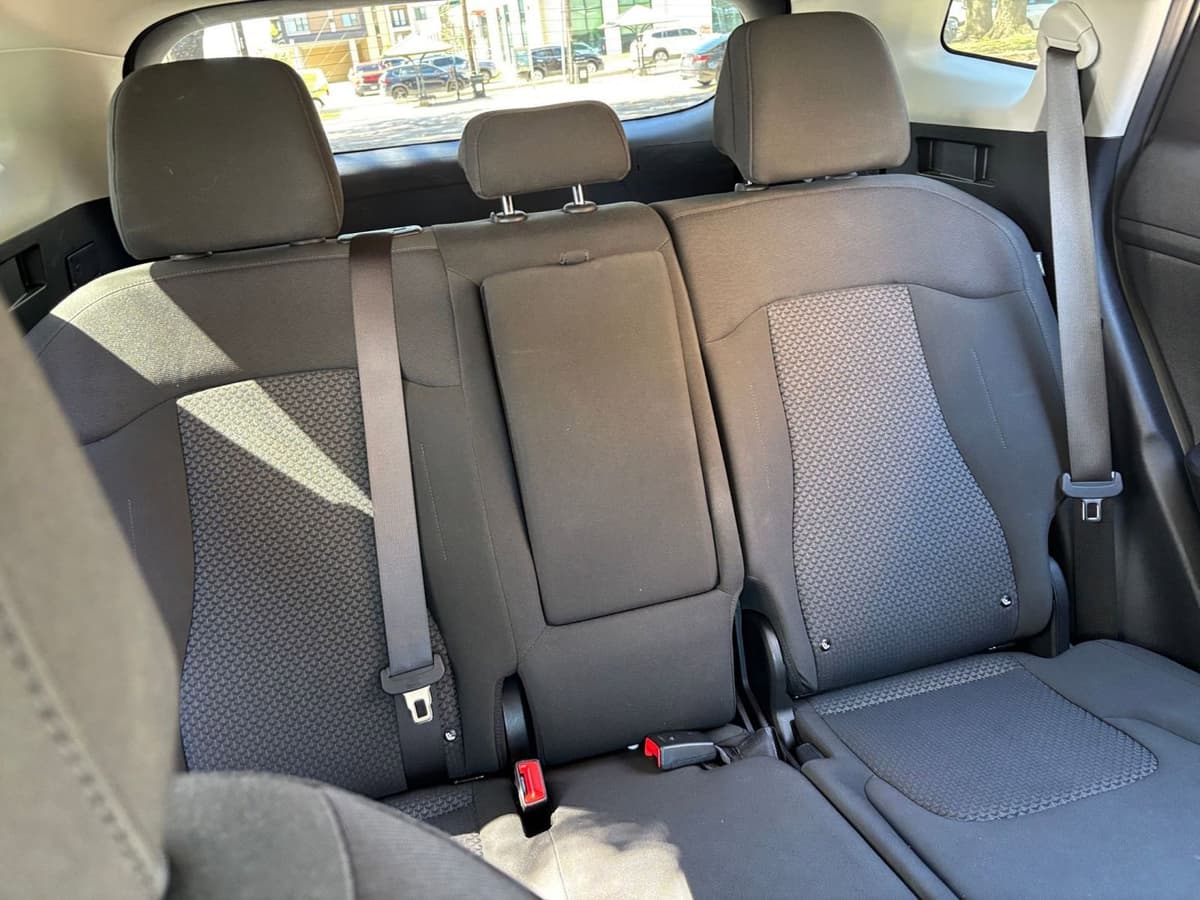 2025 Kia Sportage - Image 32