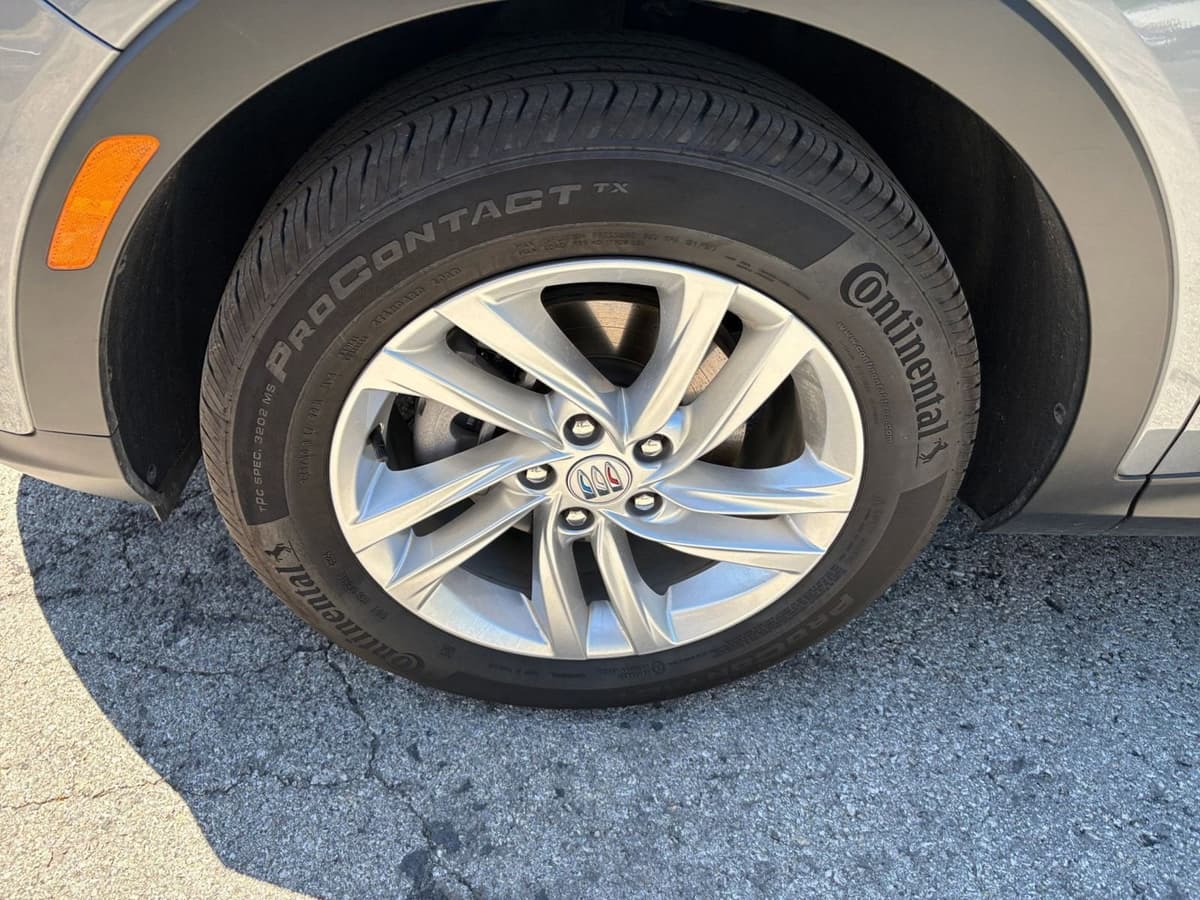 2025 Buick Envista - Image 25