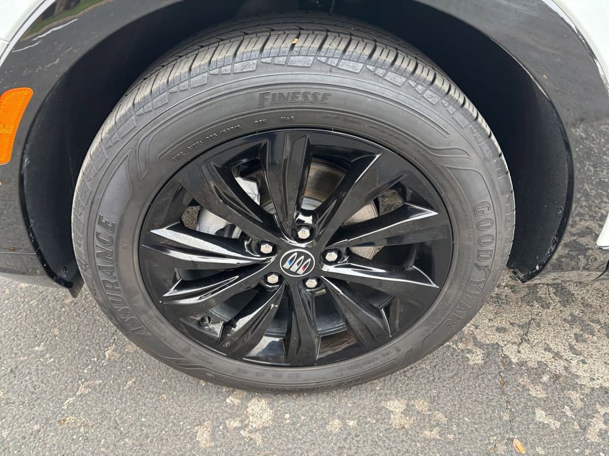 2025 Buick Envista - Image 23