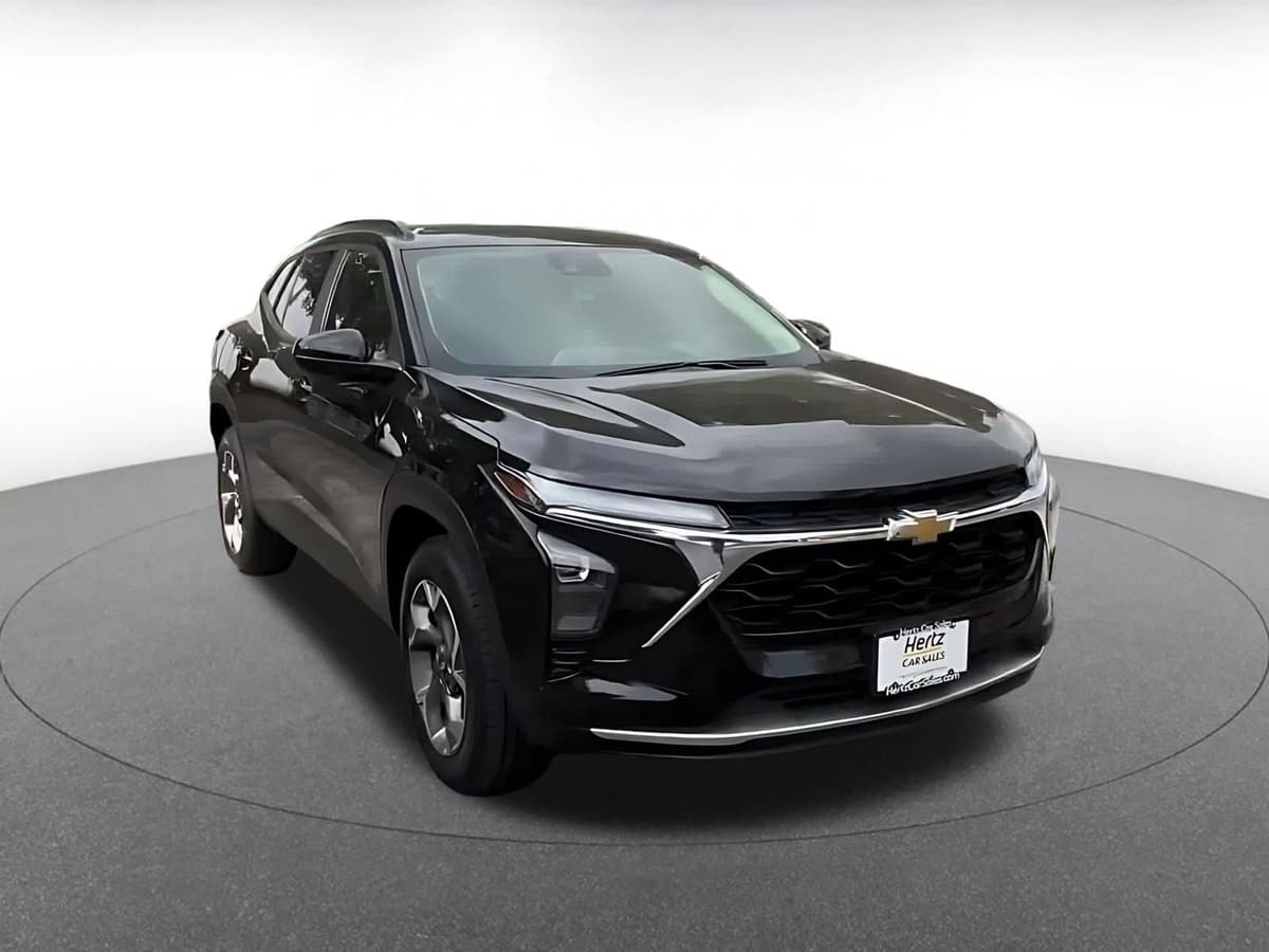 2025 Chevrolet Trax - Image 3