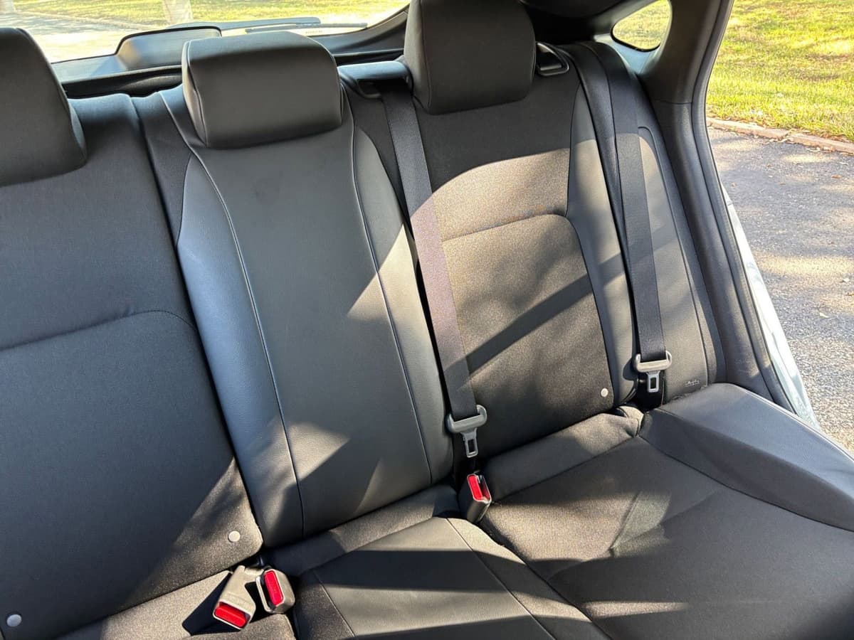 2025 Honda Civic - Image 32