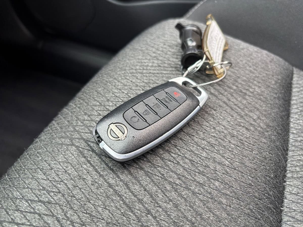 2025 Nissan Rogue - Image 18