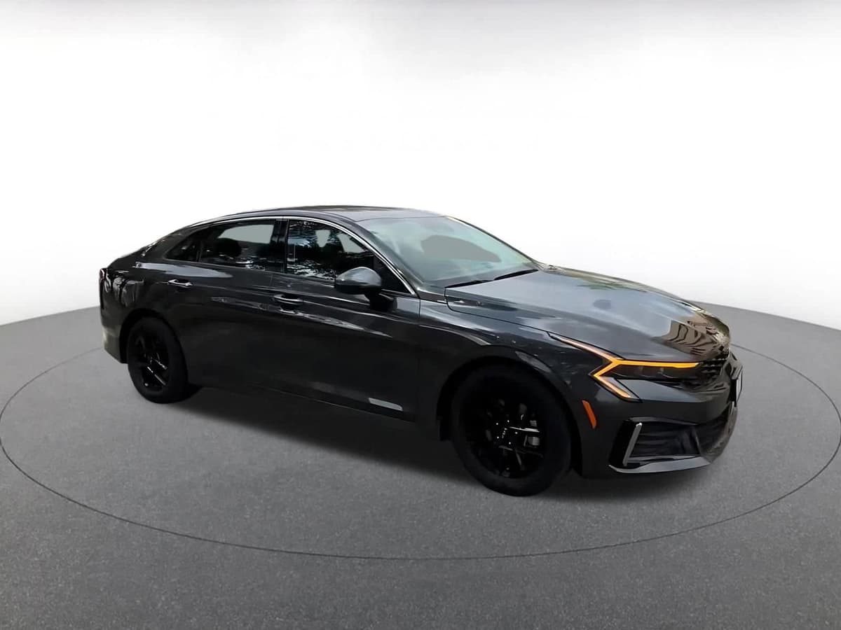 2025 Kia K5 - Image 2