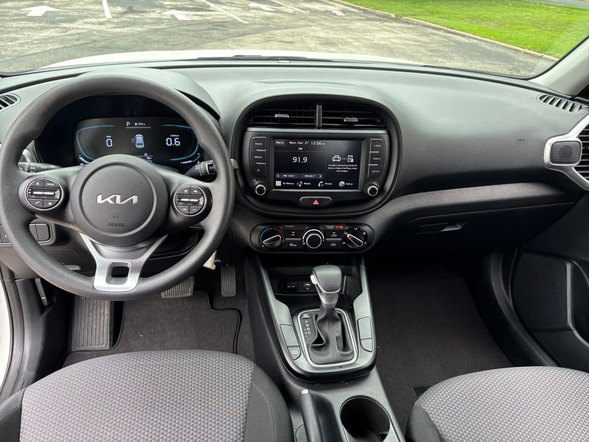 2025 Kia Soul - Image 29