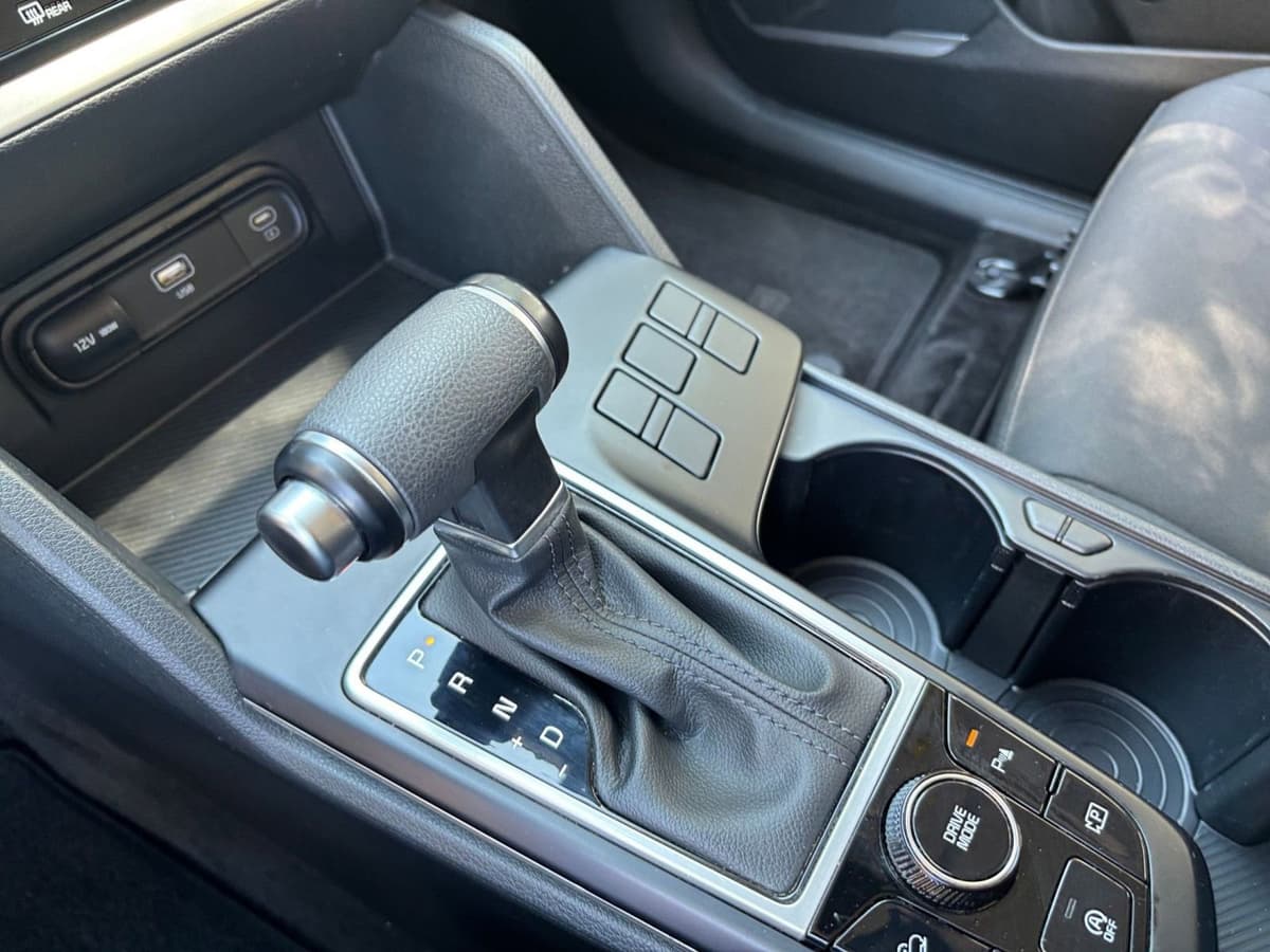 2025 Kia Sportage - Image 38