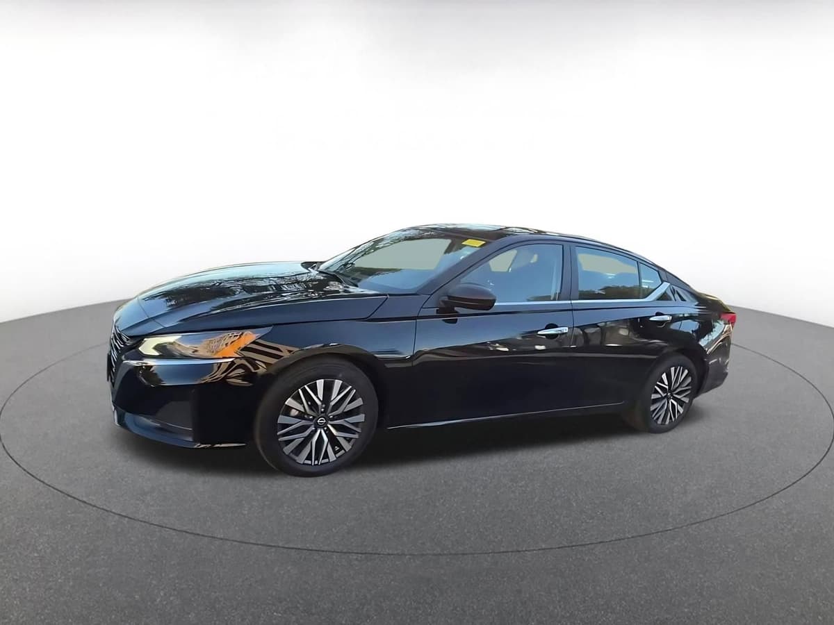 2025 Nissan Altima - Image 6