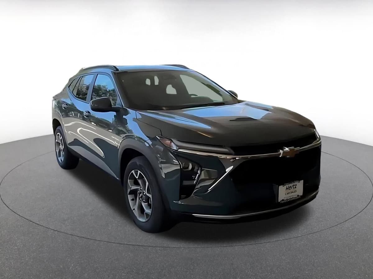 2025 Chevrolet Trax - Image 3