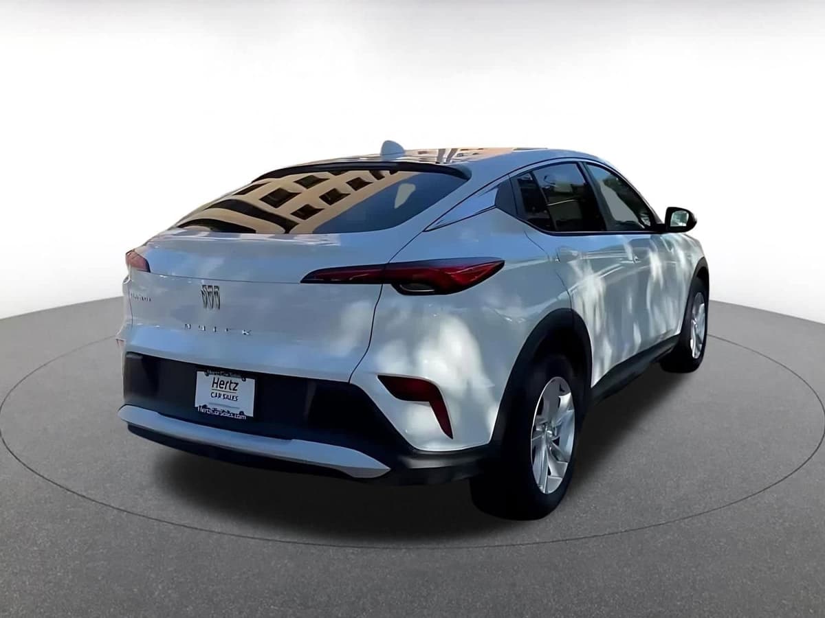 2025 Buick Envista - Image 13