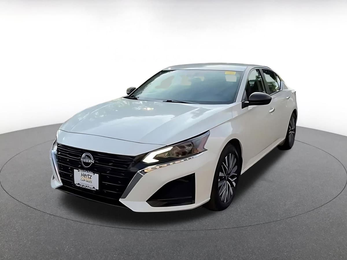 2025 Nissan Altima - Image 6