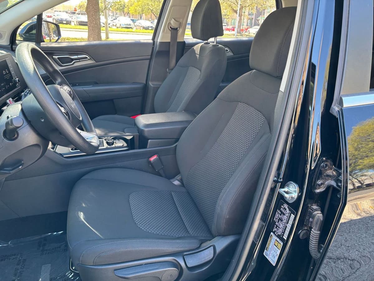2025 Kia Sportage - Image 31