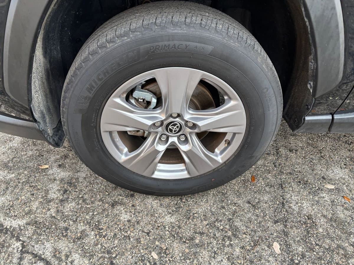 2025 Toyota RAV4 - Image 25