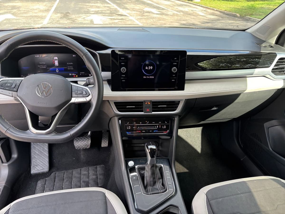2025 Volkswagen Taos - Image 28