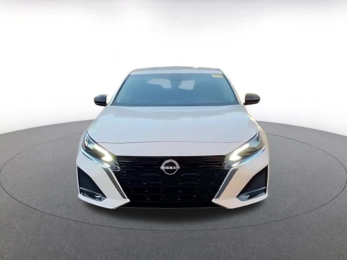 2025 Nissan Altima - Image 5