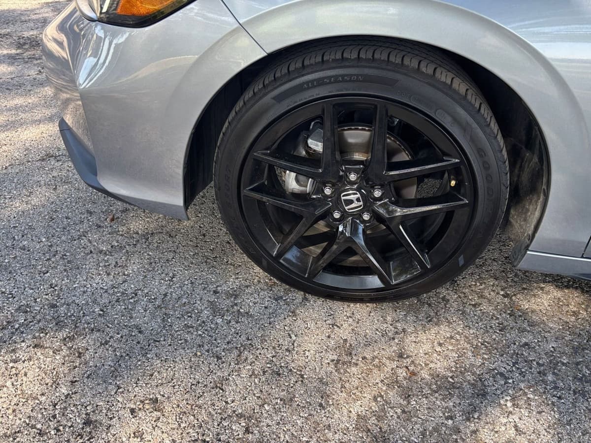 2025 Honda Civic - Image 25