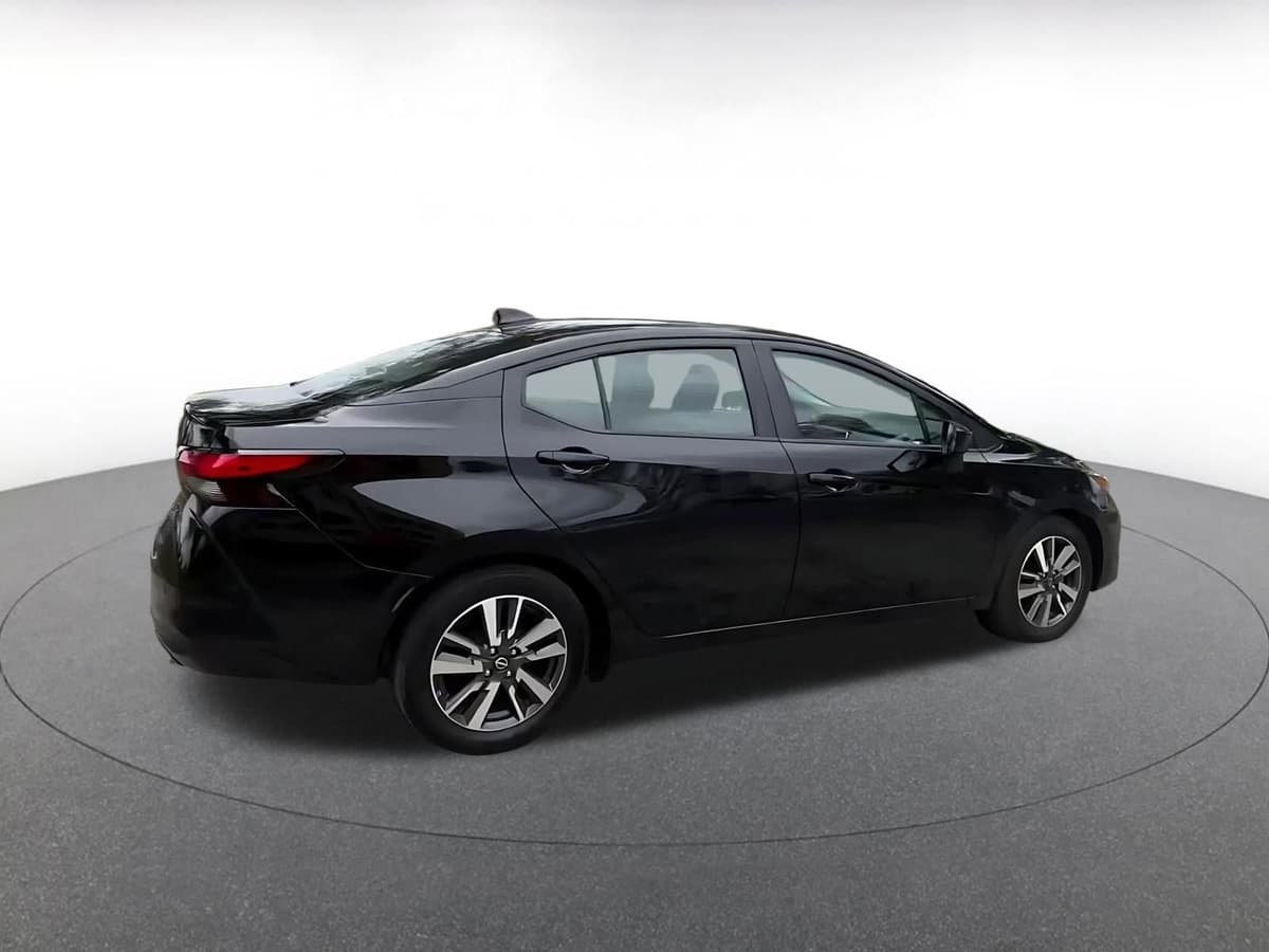 2025 Nissan Versa - Image 15