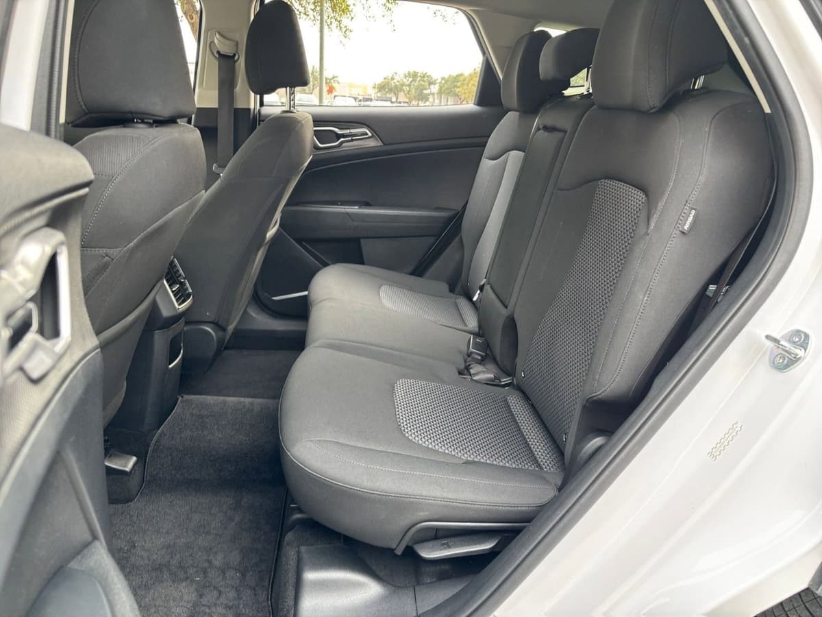 2025 Kia Sportage - Image 21