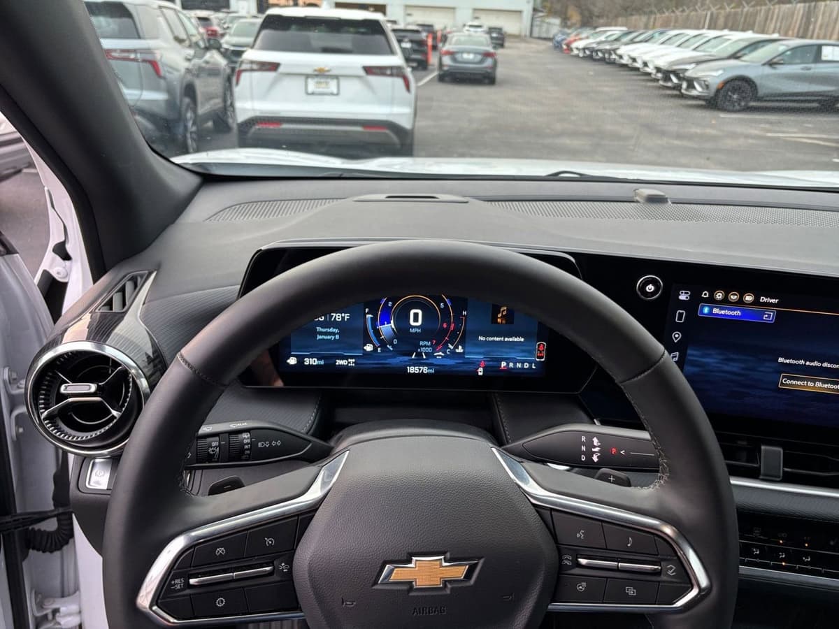 2025 Chevrolet Equinox - Image 28