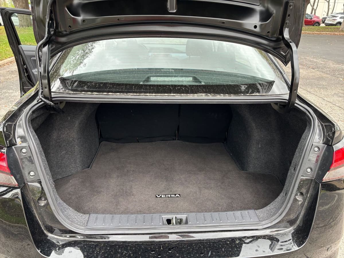 2025 Nissan Versa - Image 26