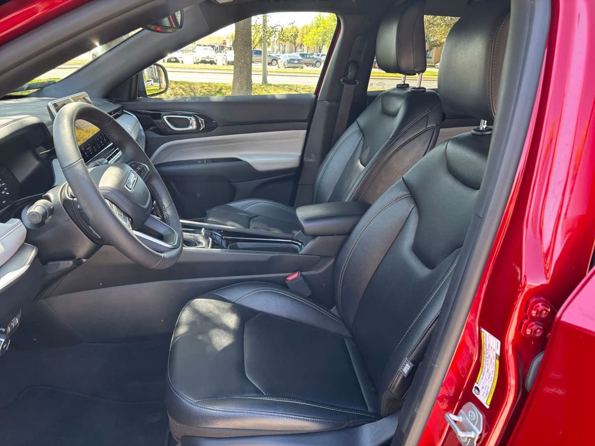 2025 Jeep Compass - Image 31