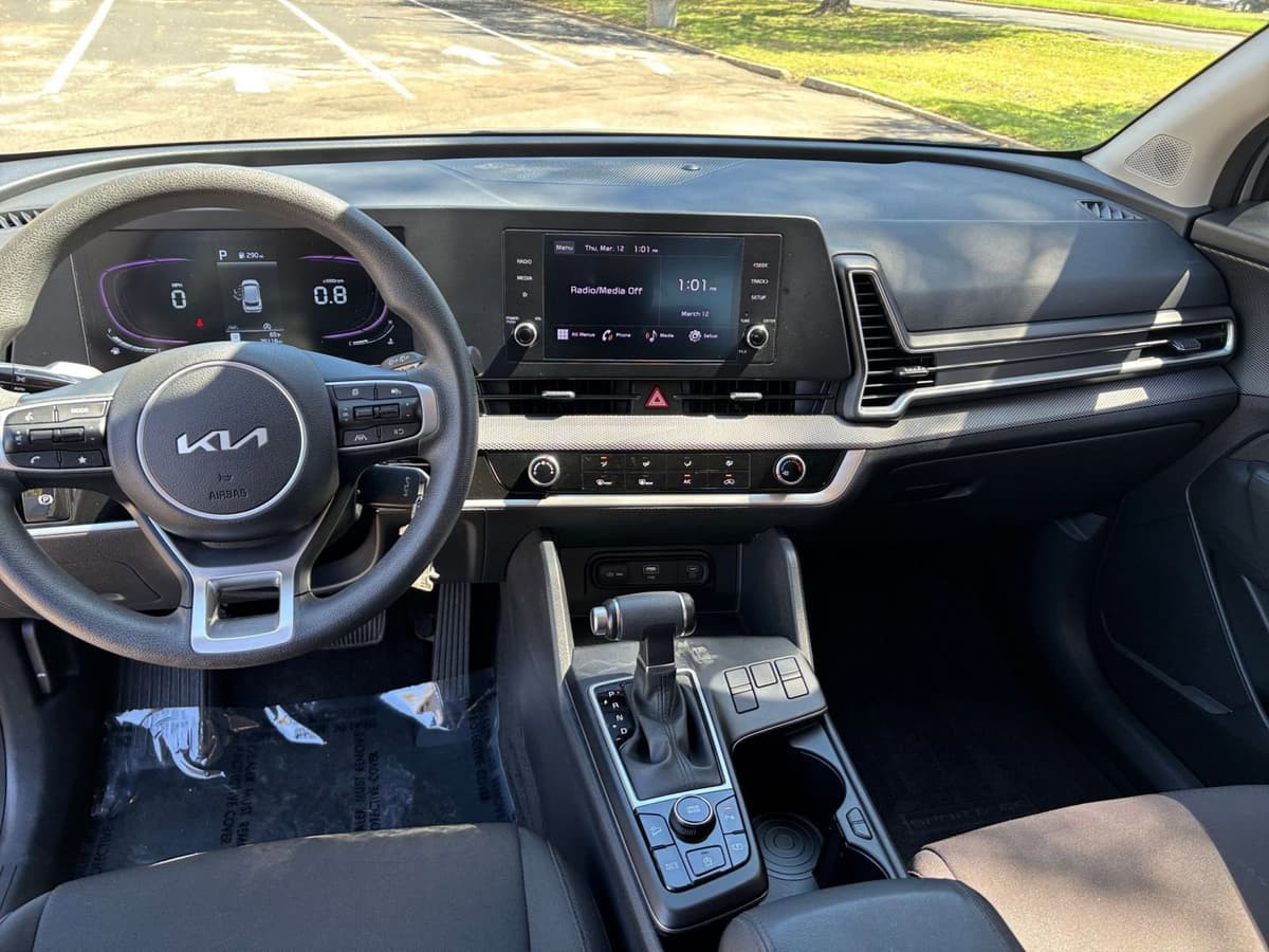 2025 Kia Sportage - Image 28