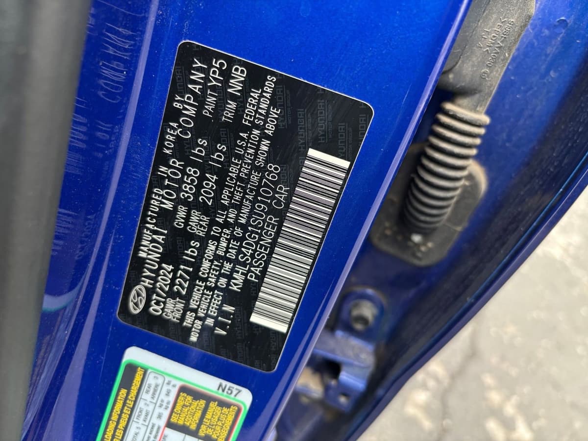 2025 Hyundai Elantra - Image 22