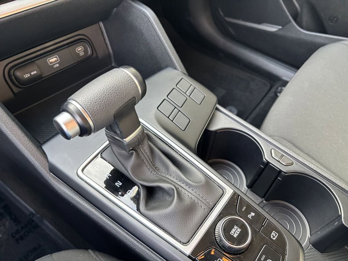 2025 Kia Sportage - Image 36