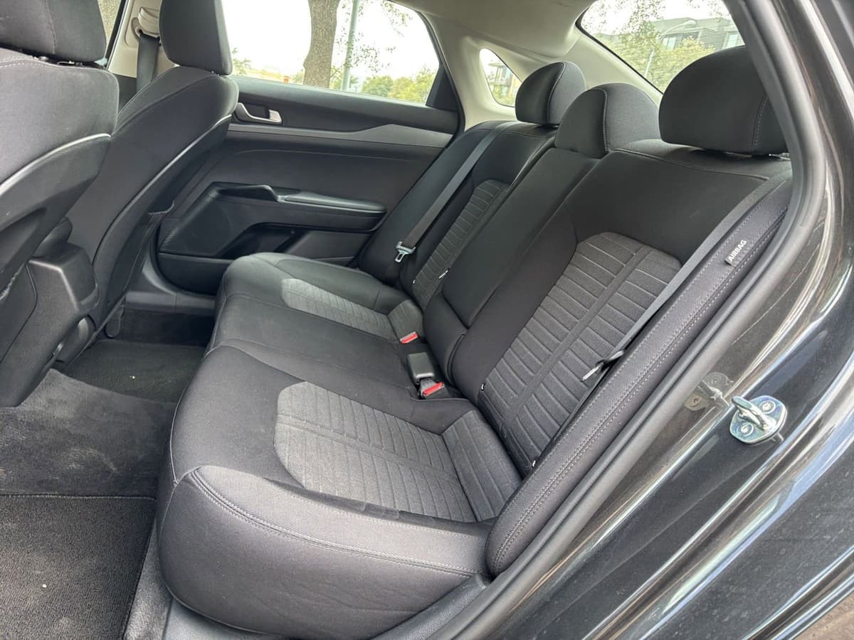 2025 Kia K5 - Image 21
