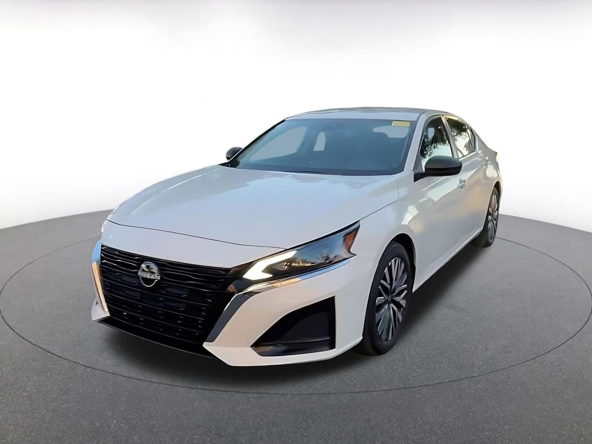 2025 Nissan Altima - Image 6