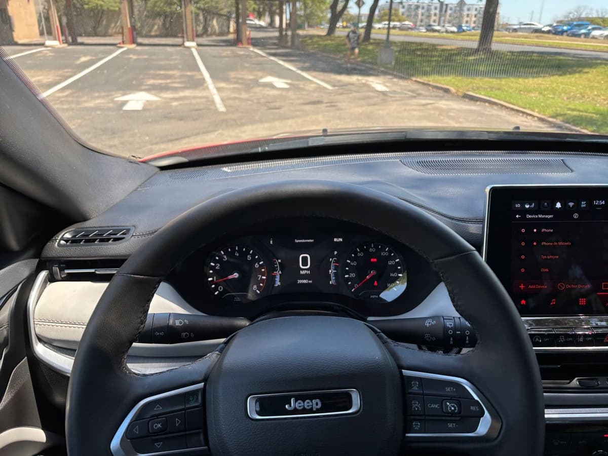 2025 Jeep Compass - Image 29