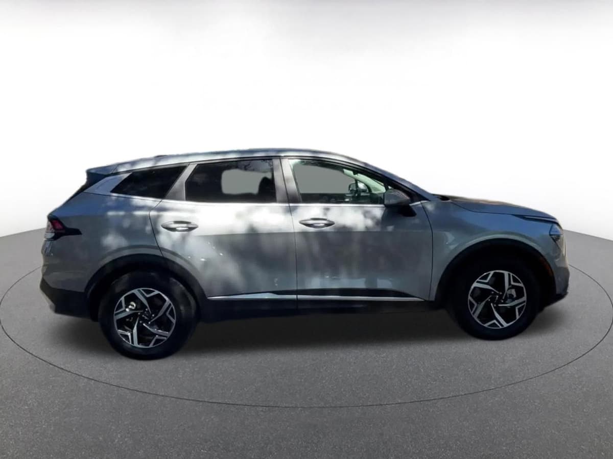2025 Kia Sportage - Image 16
