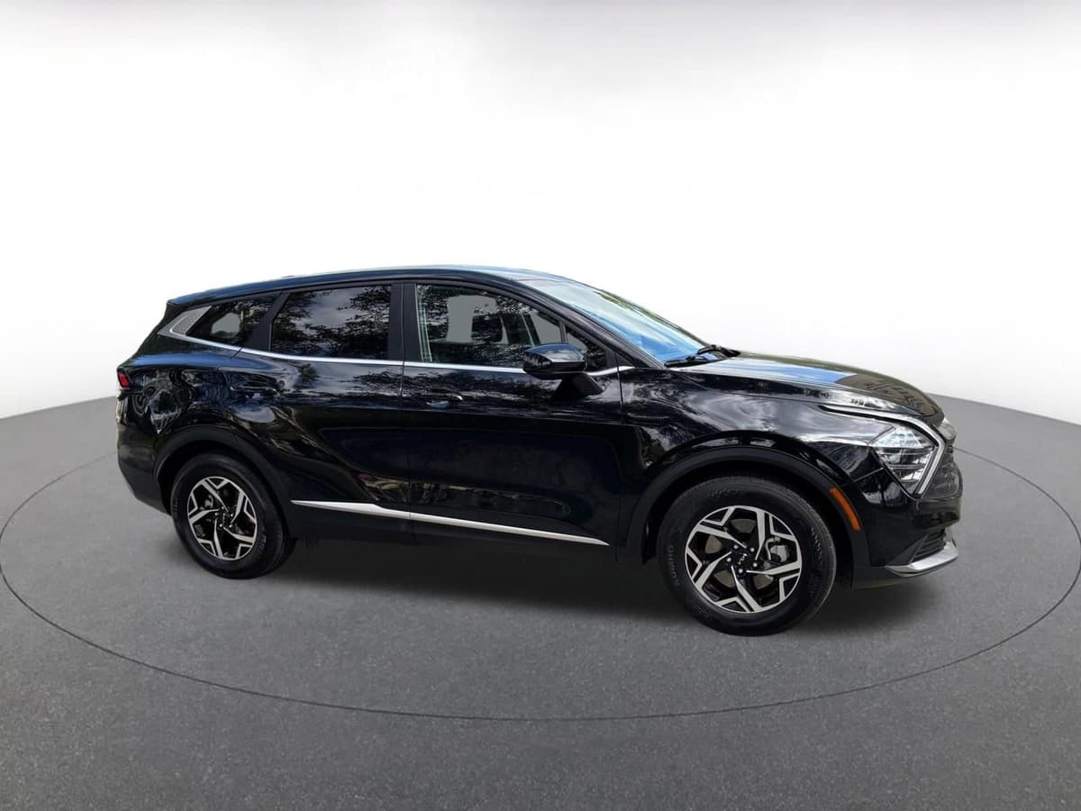2025 Kia Sportage - Image 1