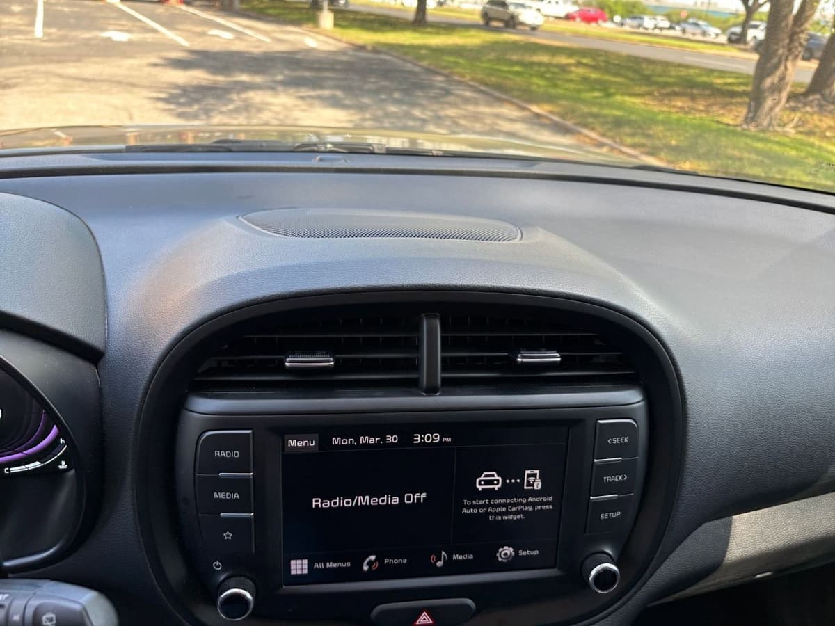 2025 Kia Soul - Image 17