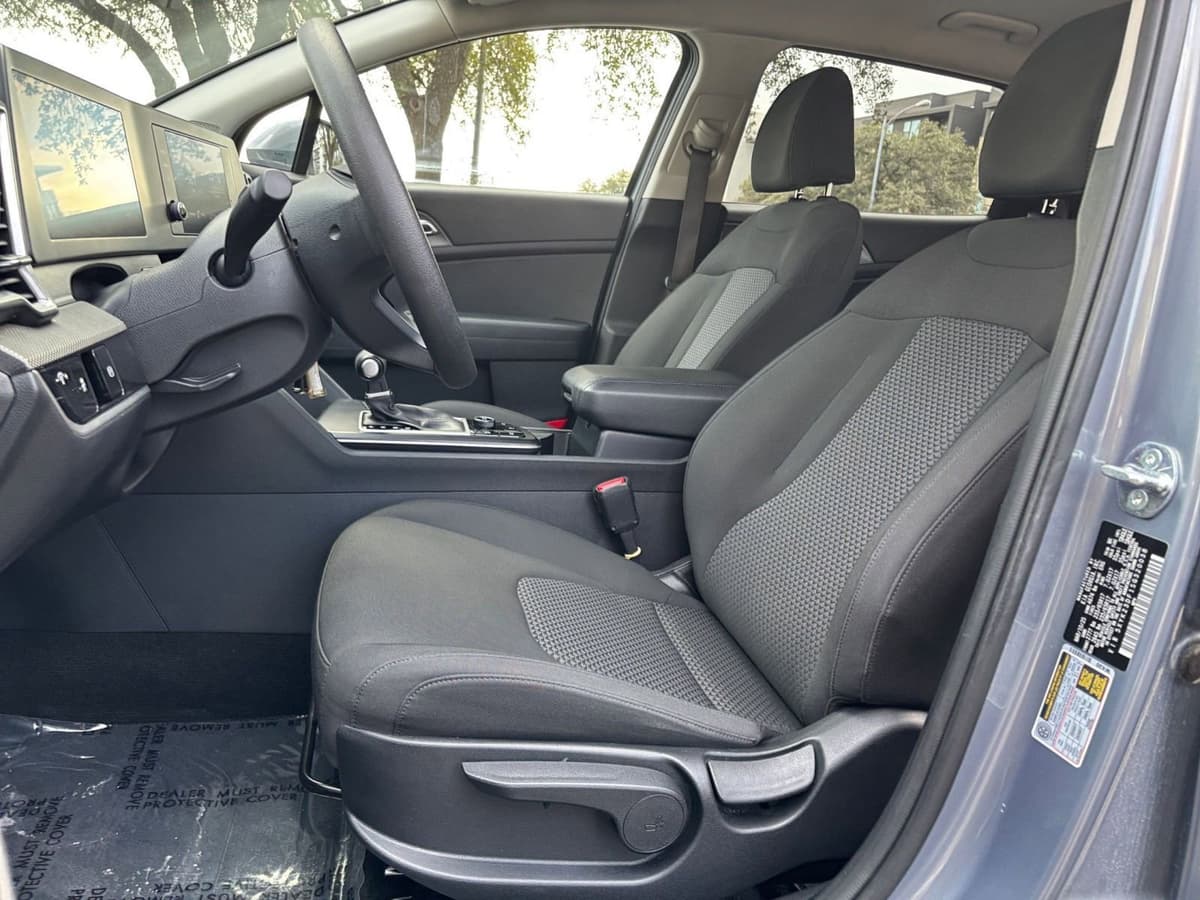 2025 Kia Sportage - Image 22