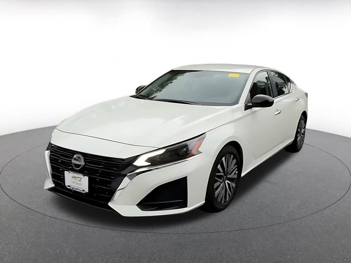 2025 Nissan Altima - Image 6