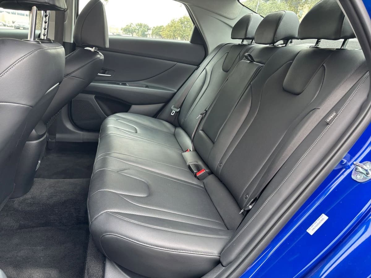 2025 Hyundai Elantra - Image 21